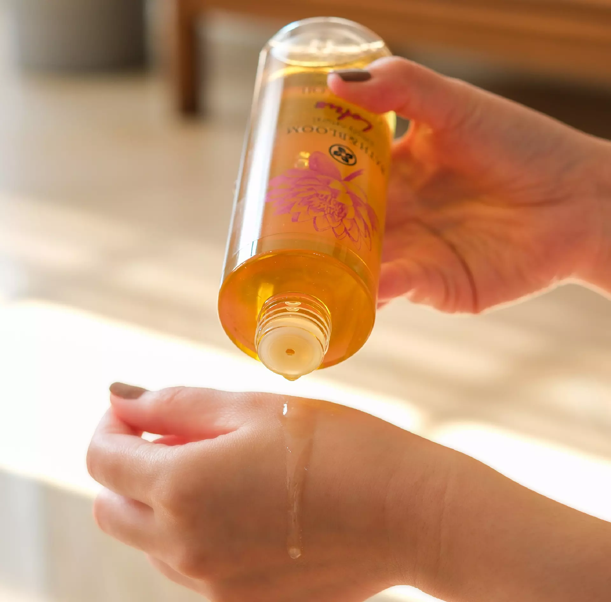 نہانے کے بعد جسم میں مساج کا تیل